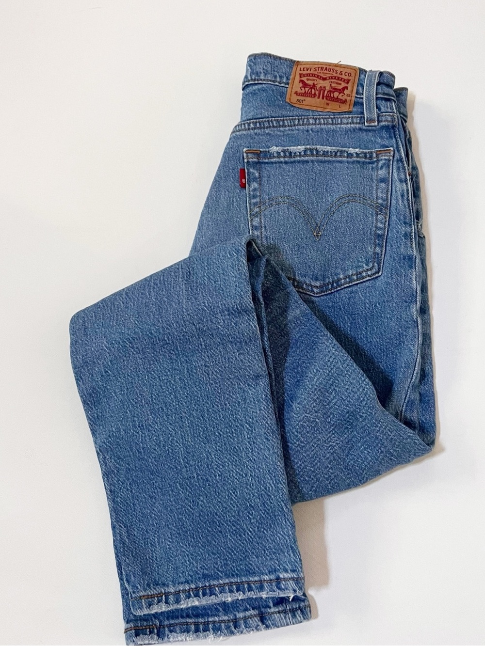 501’s Levi's Women's Light Blue Straight-Leg Ripped Jeans size 26